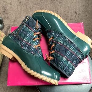 Women’s rain boots. Size 6